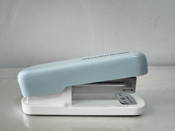 wruoiweods Stapler for home and school use(BLUE)with a box of staples(about 100)