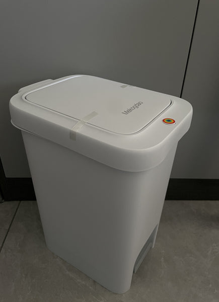 Mekogdao  Garbage cans for household purposes-Kitchen, living room, bathroom trash can; Household large capacity garbage bin with lid, Approximately 15L & Press open the lid by hand OR Step on the lid with your feet