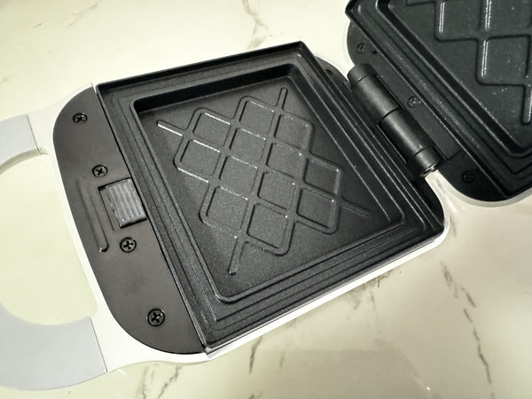 Mahugde  Electric waffle maker  Waffle irons, electric，Electric Non-Stick Belgian Waffle Maker Iron, Breakfast, Sandwiches, Snacks, Burgers and more
